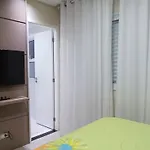 Novo Na Quadra Da Praia