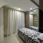 Novo Na Quadra Da Praia